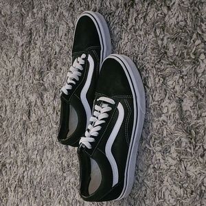 NWOT Black Low Top Van's
